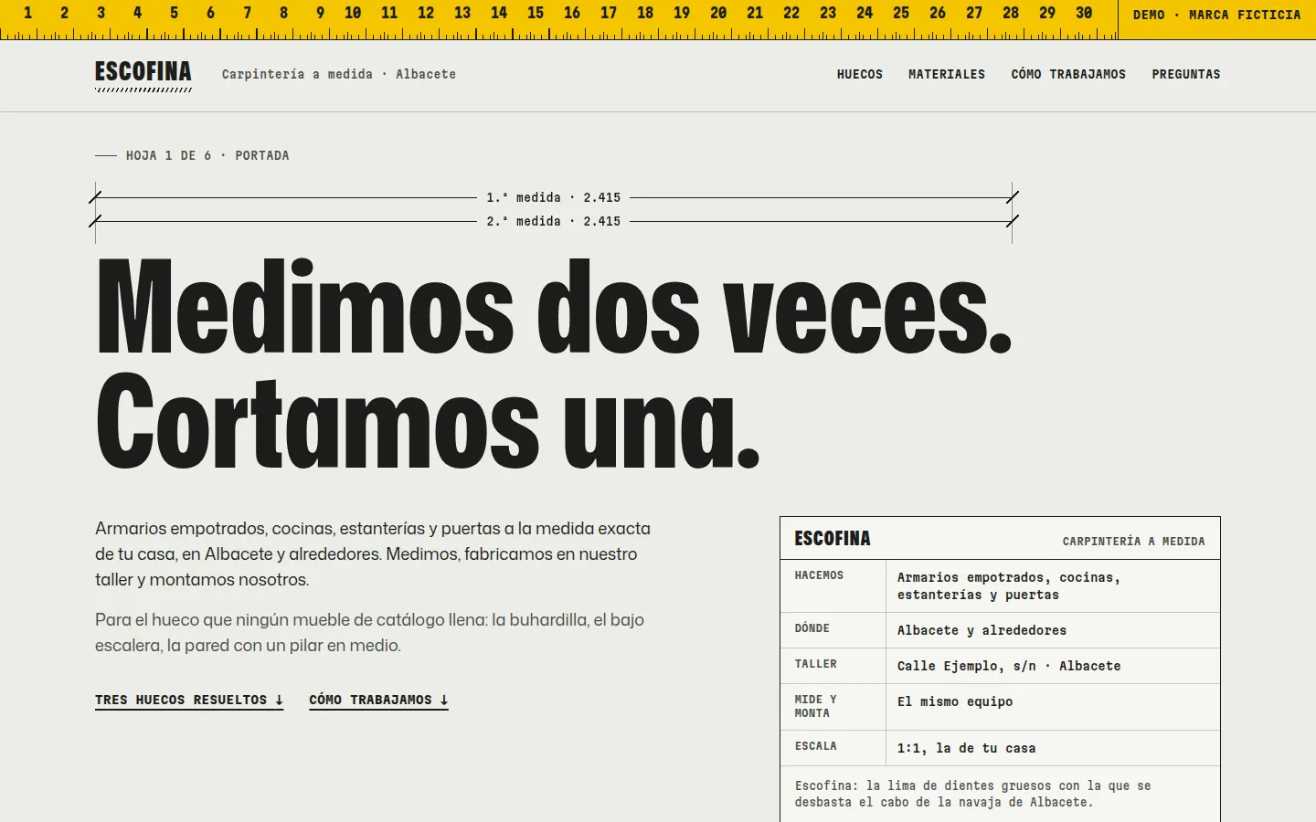 Portada de la demo Escofina: una franja amarilla de metro plegable, el titular «Medimos dos veces. Cortamos una.» bajo dos cotas iguales y un cajetín de plano